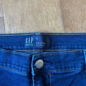 GAP Girlfriend Jeans in Dark Blue Denim